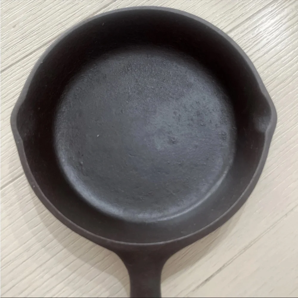 Vintage Lodge #3 4D Cast Iron Skillet 6” Double Pour Spouts 3 Knotched